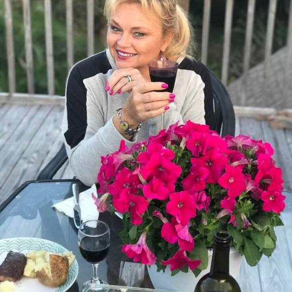 Meet your Posher, Amy - Picture 1 of 1